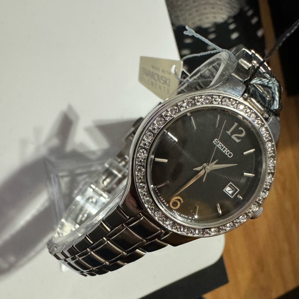 Seiko SUR785 Women's Silver Black Dial Swarovski Crystals Bezel Dress Watch